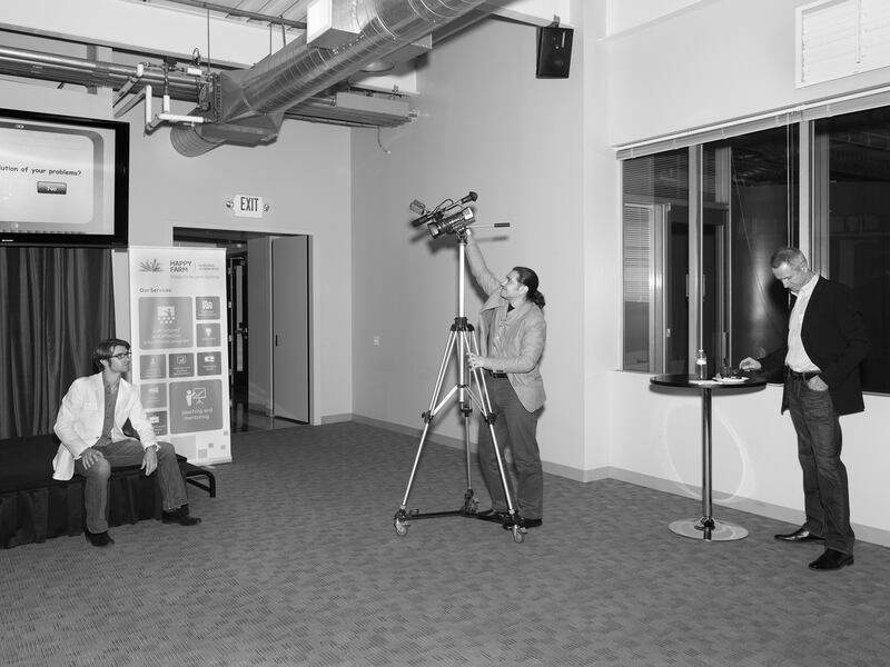 galleries/2013/11/22/alec-soth-documents-life-in-silicon-valley-photos/Soth_15_sfmoma_SiliconValley_sfmoma_ValentinesDay_qdes9r