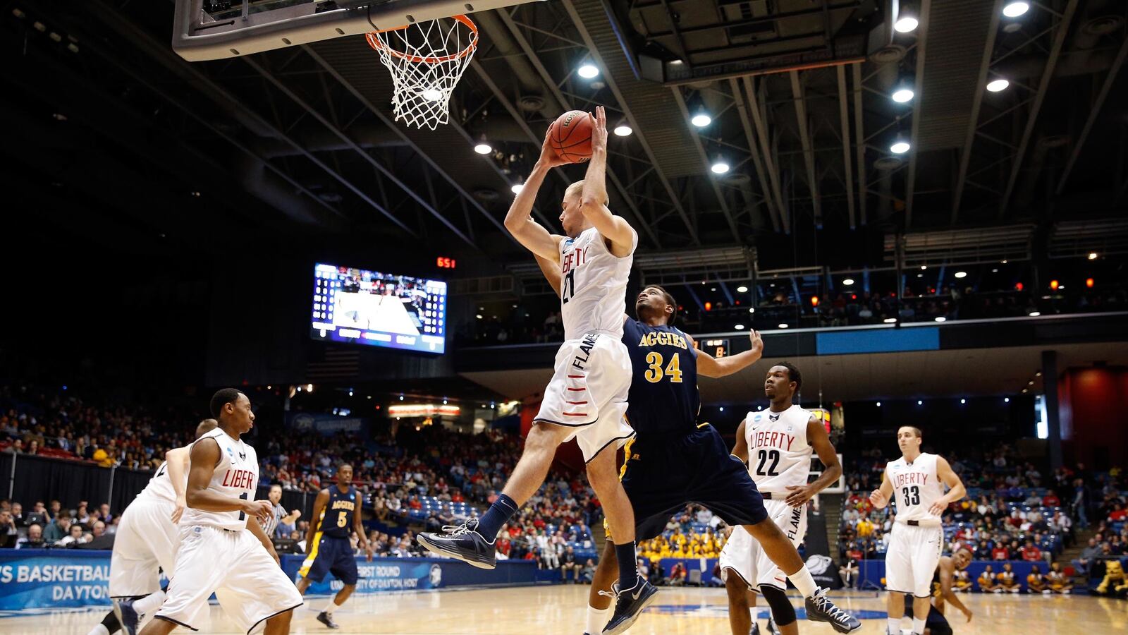 articles/2013/03/20/how-to-fill-out-your-ncaa-march-madness-bracket/130319-march-madness-bracket-tease_ugradd