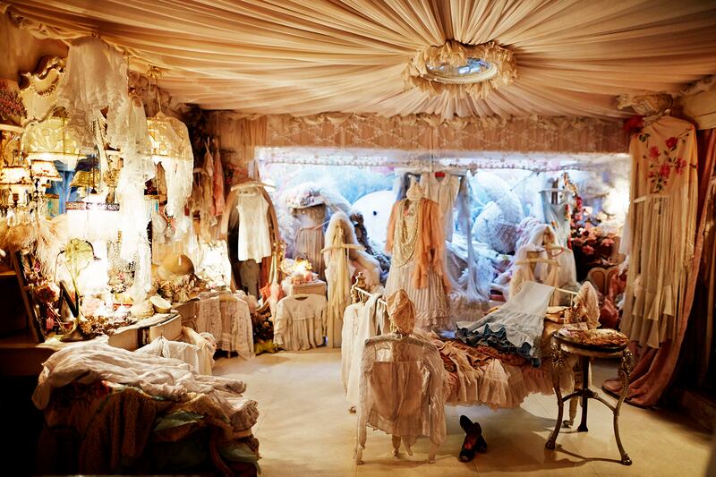 galleries/2014/03/19/the-fashionable-selby-a-peek-inside-designers-studios-photos/gal-fashionable-selby-05_zepmu1