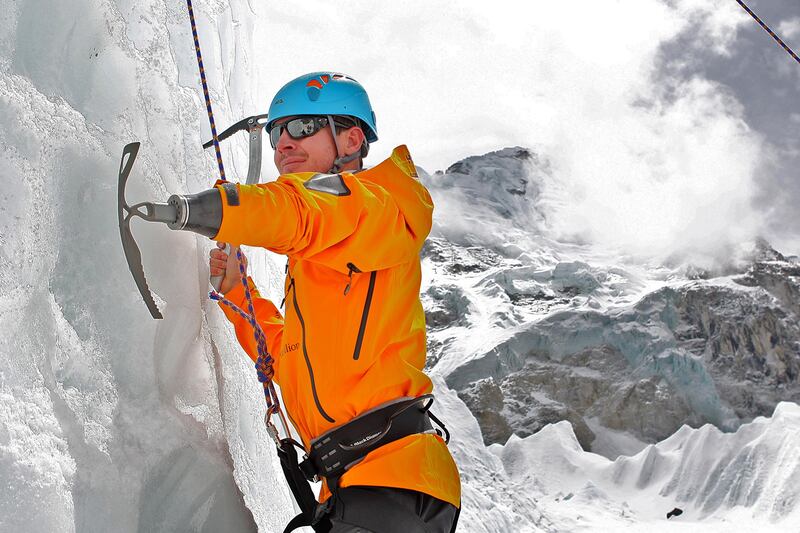 articles/2012/05/10/one-sherpa-killed-another-breaks-back-as-harry-s-everest-climbers-turn-back/walking-with-wounded-everest-royalist_f2tcpz