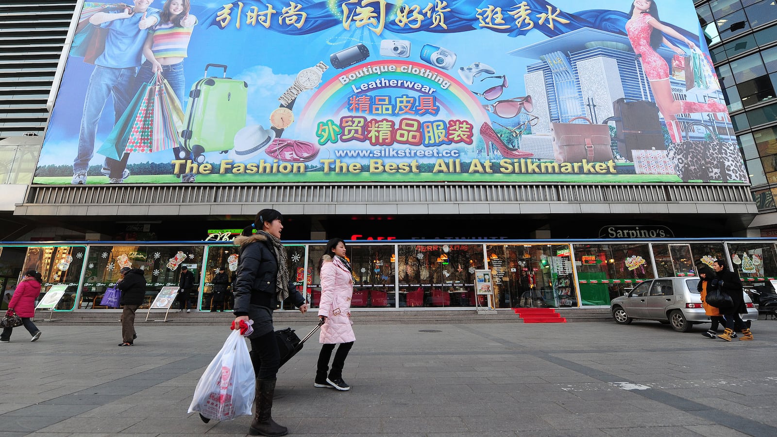 171225-Neumann-silk-market-tease_yavn0j