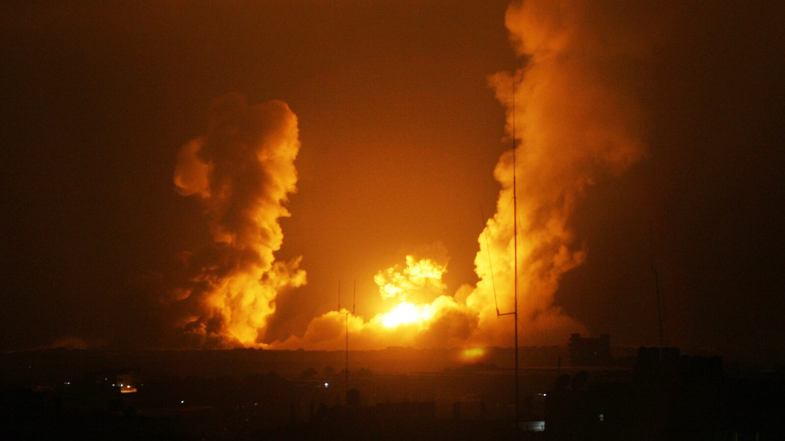 cheats/2014/07/01/israel-responds-militarily-to-dead-teens/140701-israeli-strikes-cheat_nurlem