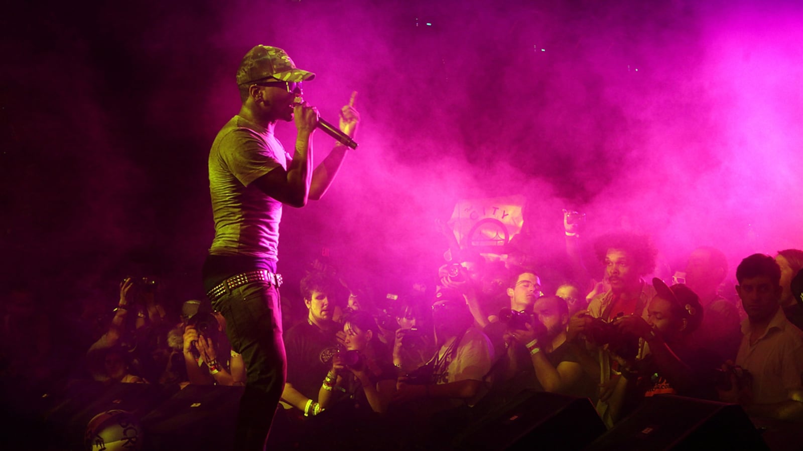 articles/2011/12/20/why-rappers-are-suddenly-speaking-out-in-support-of-gay-pride/hiphop-homophobic-backlash_mjgjl7