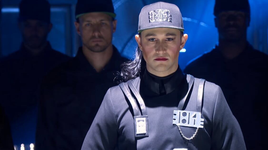 articles/2015/11/20/watch-joseph-gordon-levitt-become-janet-jackson-for-a-jaw-dropping-rendition-of-rhythm-nation/151120-wilstein-JGL-janet-tease_nvqykg