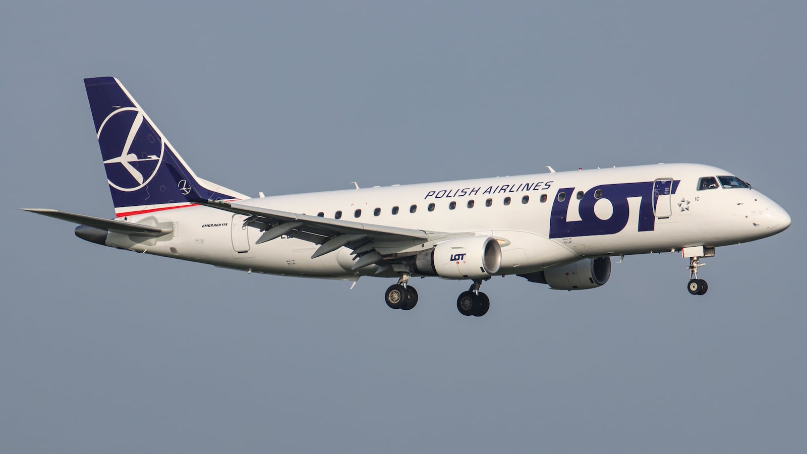 Polish Airlines LOT Embraer ERJ-175
