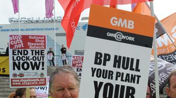 cheats/2011/05/03/bp-fined-25m-for-2006-spills/bp-then-and-now---oil-workers_osxive