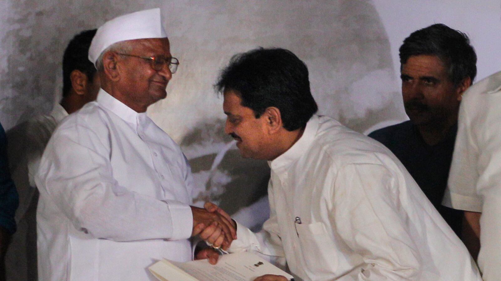 cheats/2011/08/27/india-adopts-anticorruption-legislation/india-cheat_lfwjz0