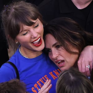 Taylor Swift and Mariska Hargitay
