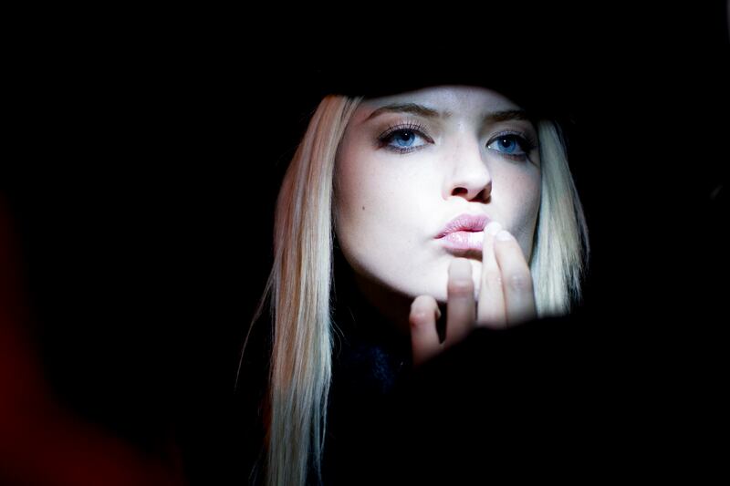 galleries/2013/03/07/backstage-at-paris-fashion-week-fall-2013-photos/130306-fashion3_hybba5