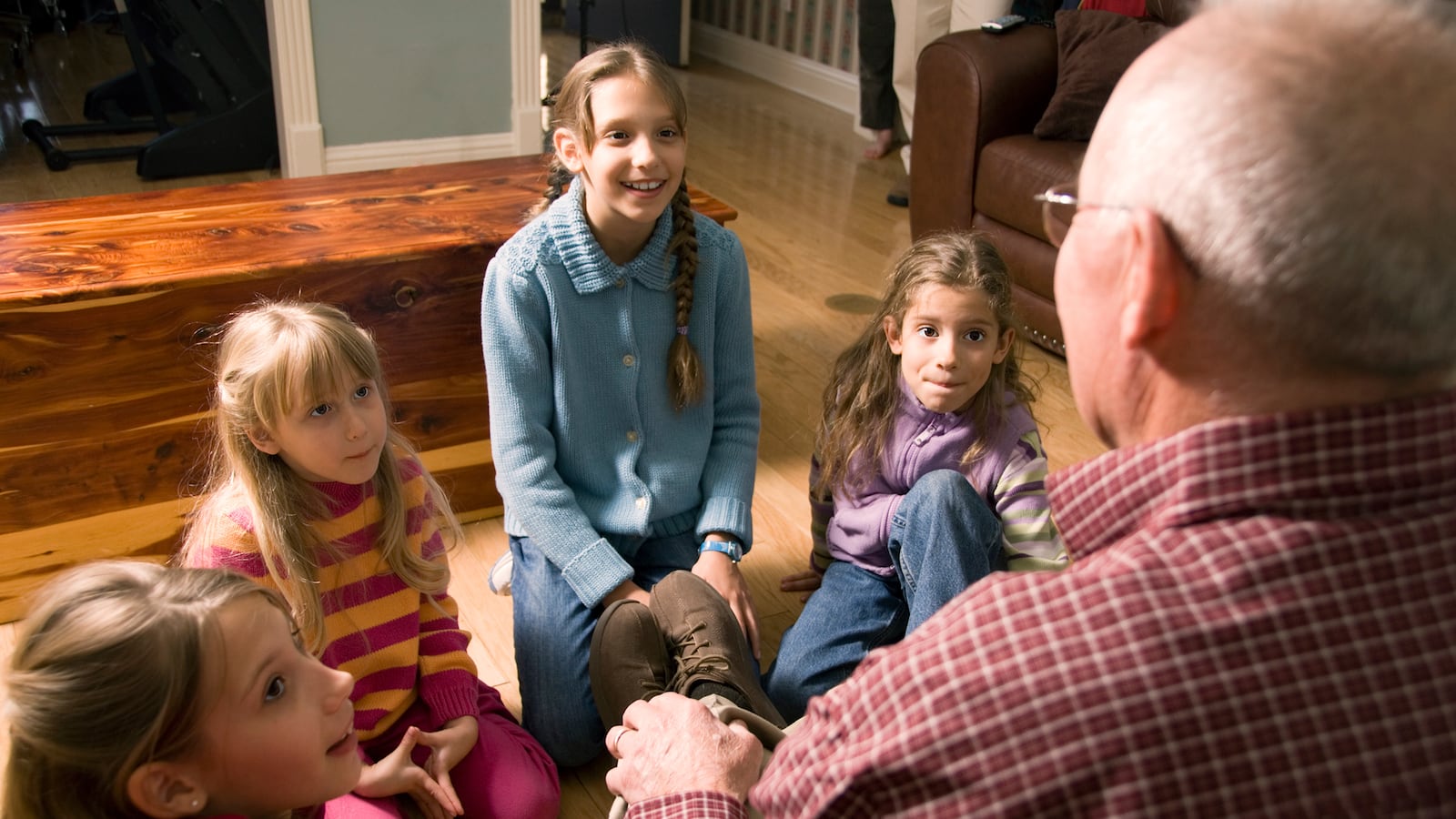 articles/2015/09/24/the-lifesaving-power-of-storytelling/150923-gelb-telling-stories-tease_y9xxro