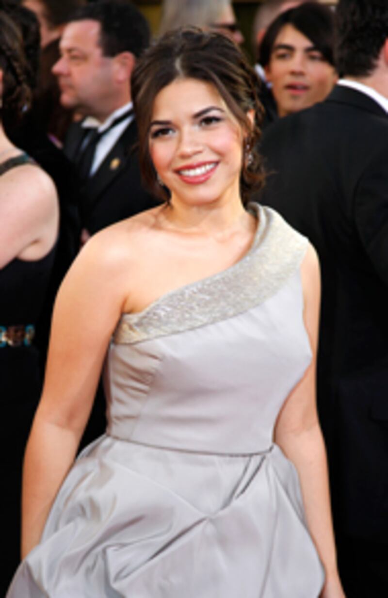 articles/2009/03/13/hot-and-heavy/schwartz---hot-and-heavy---america-ferrera_ghzrvr