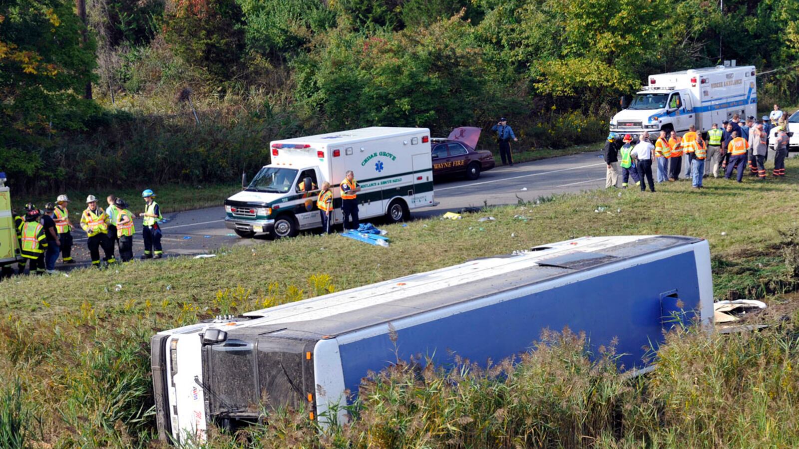 cheats/2012/10/06/19-injured-in-bus-accident/wayne-bus-overturn-cheat_q0fpxu