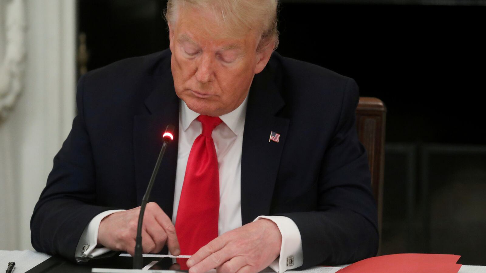 2021-05-04T000000Z_1958734510_RC249N9KSRI4_RTRMADP_3_TRUMP-TWITTER_oiceya