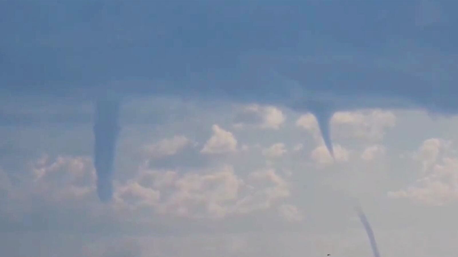 articles/2015/02/02/twin-waterspouts-off-the-coast-of-italy/150202-viralvid-waterspouts-tease_bnxbut