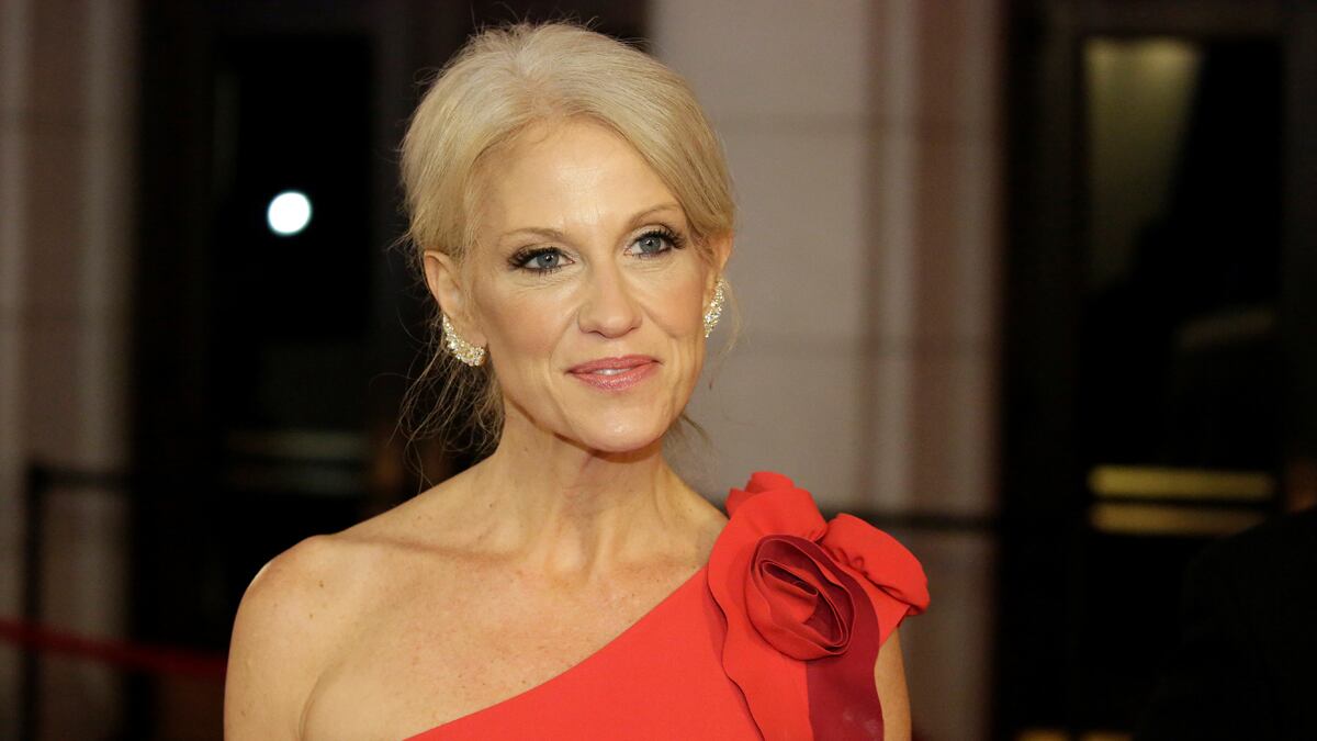 cheats/2017/01/24/report-kellyanne-conway-punched-man-at-ball-inauguration/170124-kellyanne-conway-fight_bfhuug