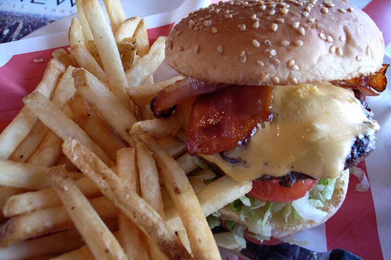 galleries/2011/08/08/most-fattening-new-menu-items-photos/bacon-cheeseburger-tgif-jmsmytaste-4_jyvobf