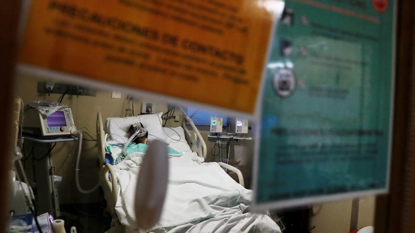 2020-12-02T002012Z_831364121_RC2OEK9ER4GE_RTRMADP_3_HEALTH-CORONAVIRUS-USA_ib2jdf