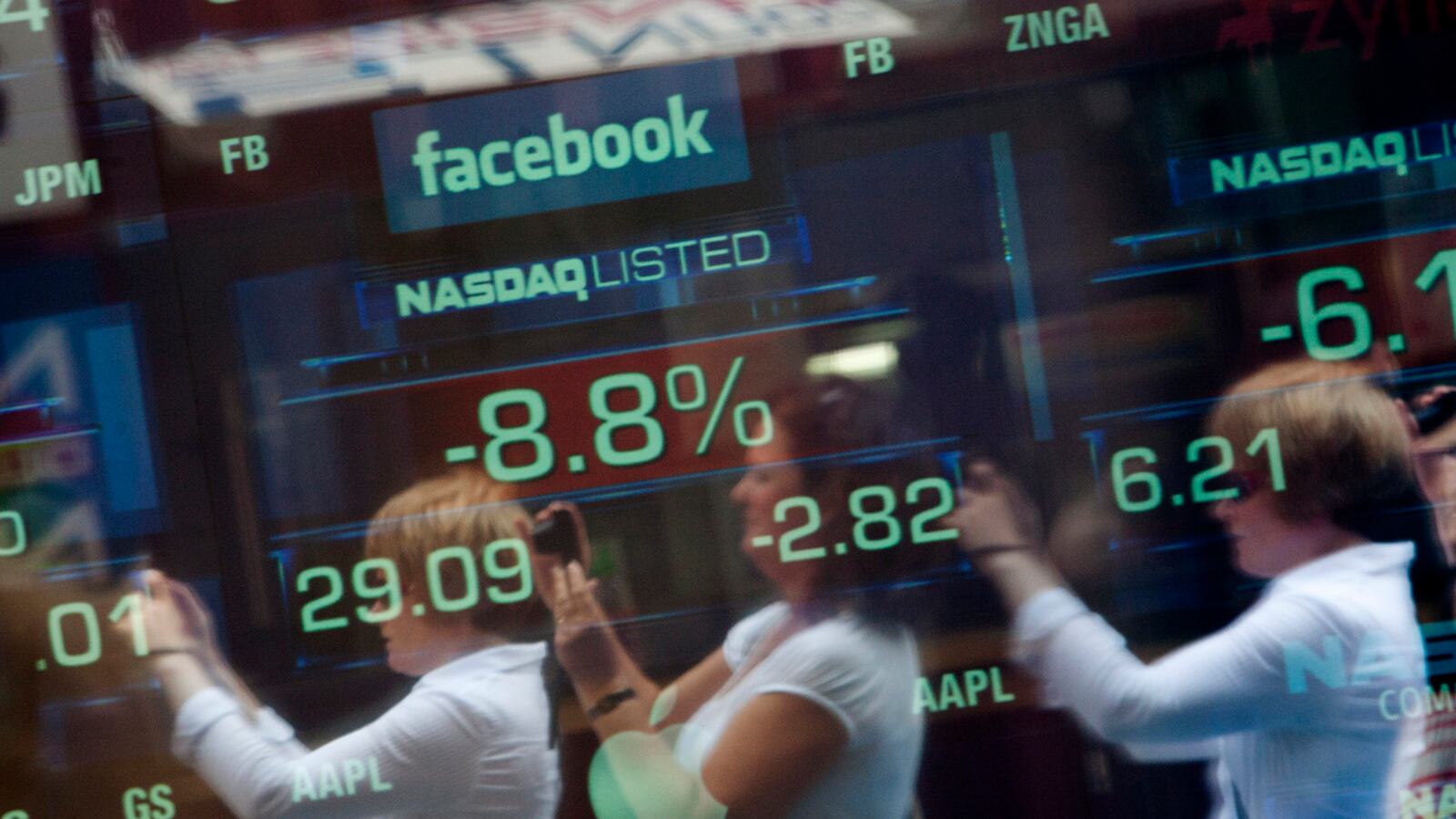 cheats/2012/08/02/facebook-shares-drop-below-20/facebook-winter-is-coming-lyons_jllja2