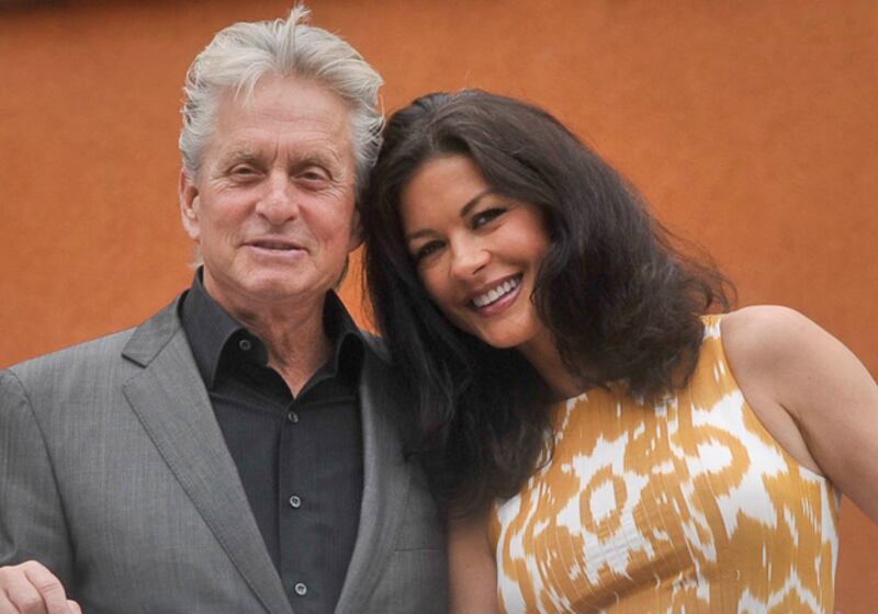 galleries/2011/02/11/how-famous-couples-met/famous-couples---michael-douglas-and-catherine-zeta-jones_lrvkvw