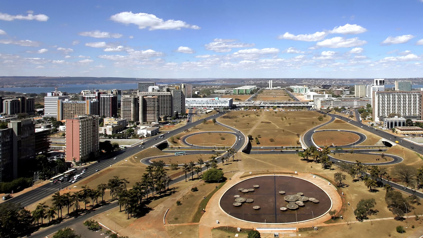 articles/2012/12/11/what-makes-a-masterpiece-of-a-city/136082452_bah3xu