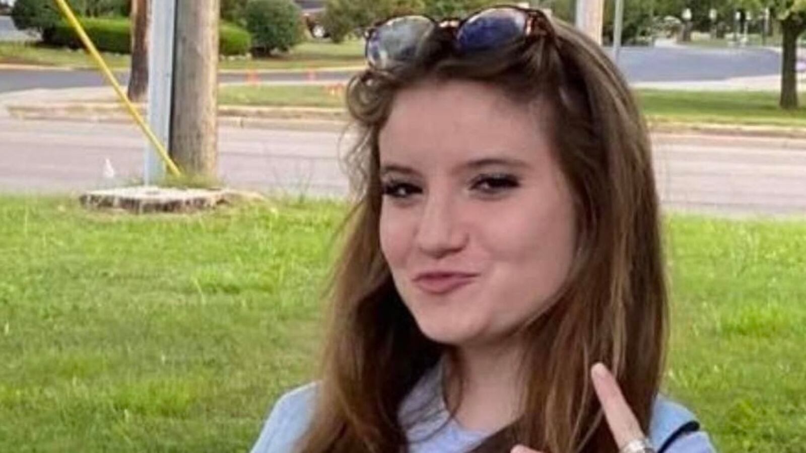 Fnm4FS3XoAErIMU_b9yovx