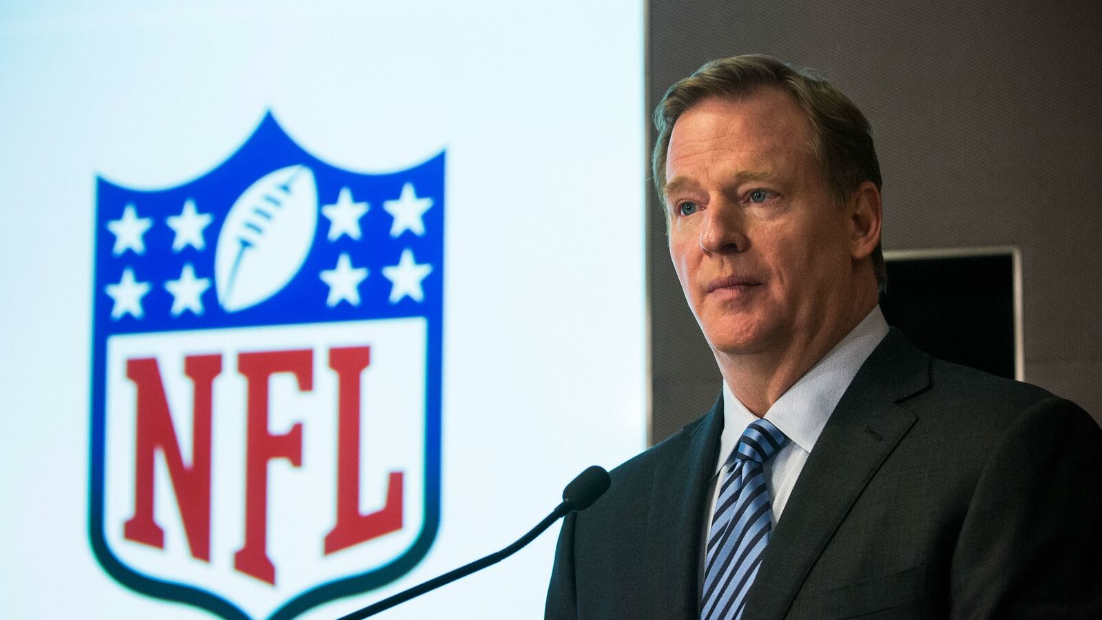 cheats/2014/09/11/now-calls-for-roger-goodell-to-quit-nfl/140911-roger-goodell_xgylia