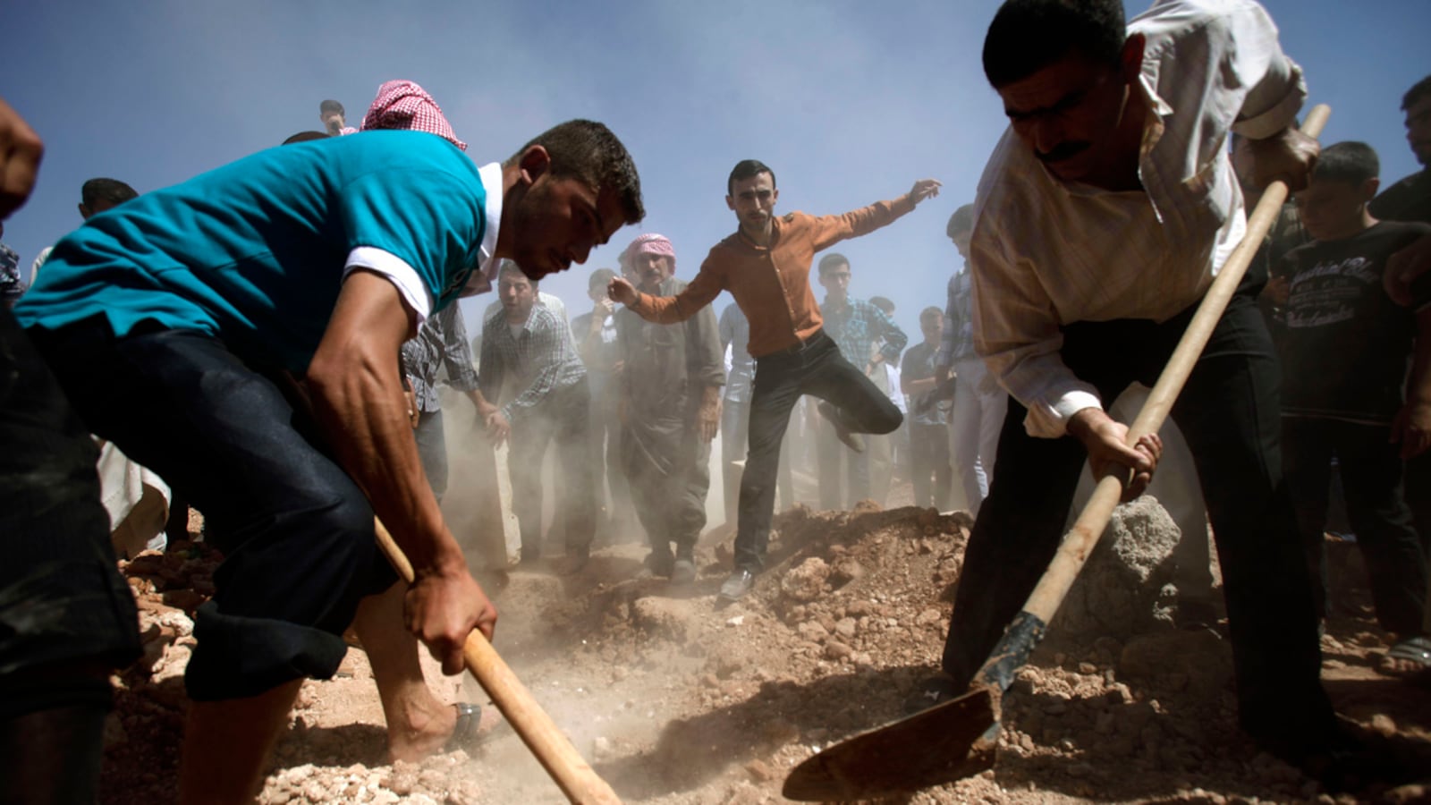 articles/2012/08/26/in-war-against-assad-death-comes-from-above/syria-burial-gillis_r8mrmp