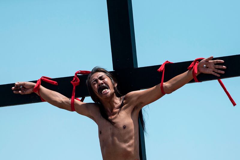 galleries/2017/04/14/good-friday-brings-gory-re-enactments-of-christ-s-crucifixion/170413-crucifixion-rennactments-10_lfbubi