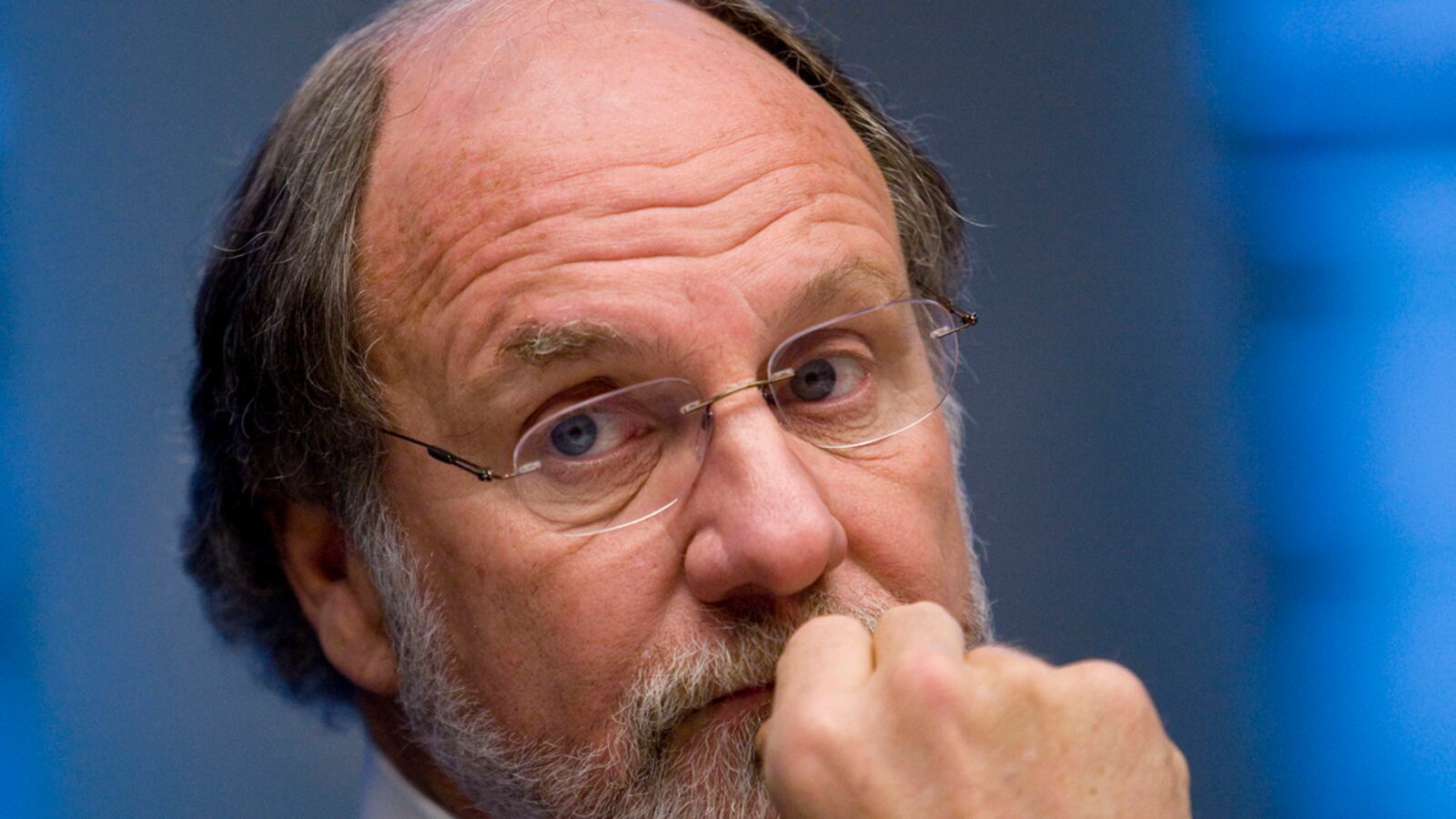 cheats/2011/11/06/ross-douthat-on-jon-corzine-scandall-our-reckless-meritocracy/jon-corzine-resigns-mf-global-cheat_wah0i3