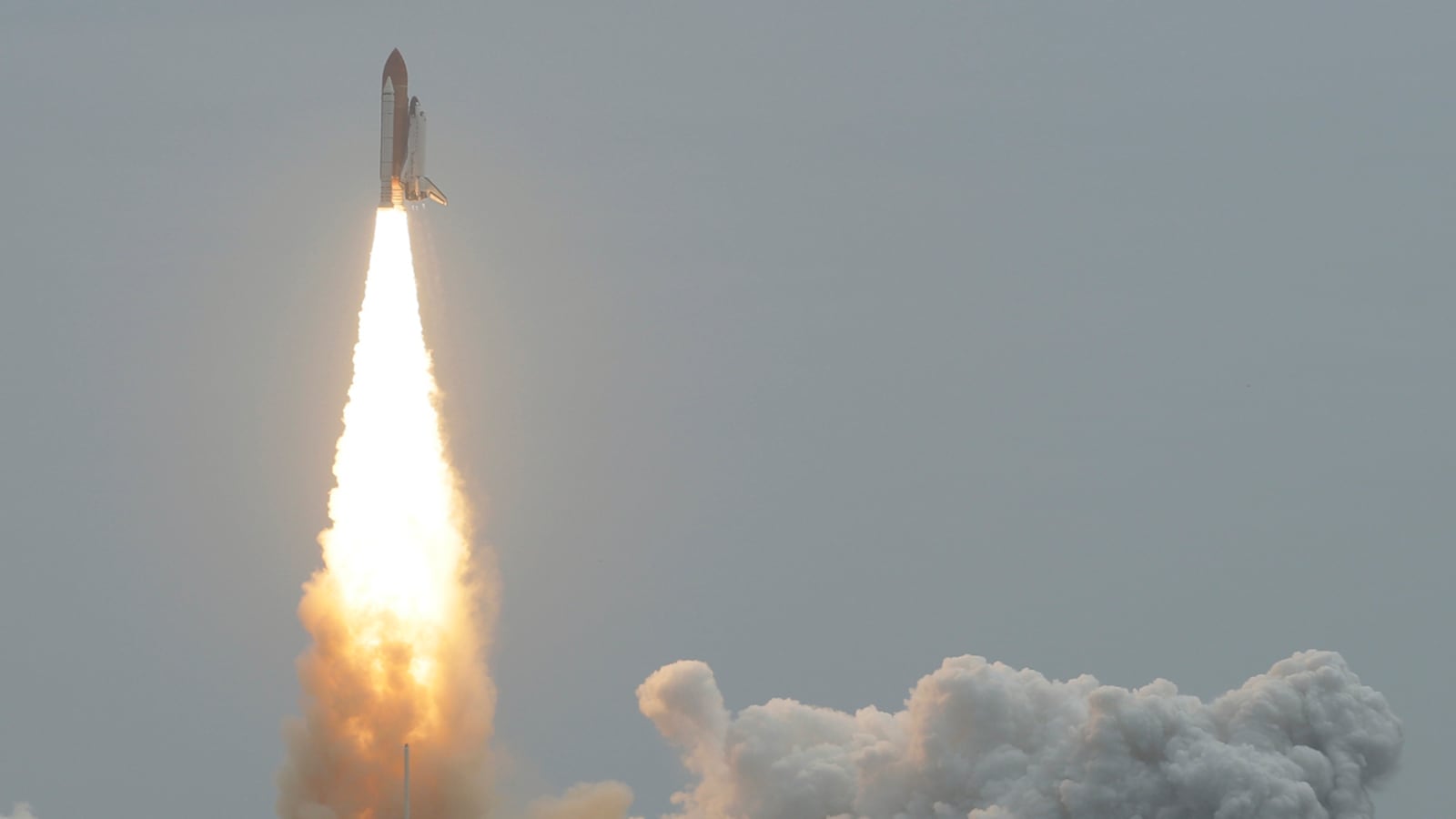 cheats/2011/07/10/atlantis-to-dock-at-international-space-station/atlantis-shuttle-final-launch-cheat_c41g1m