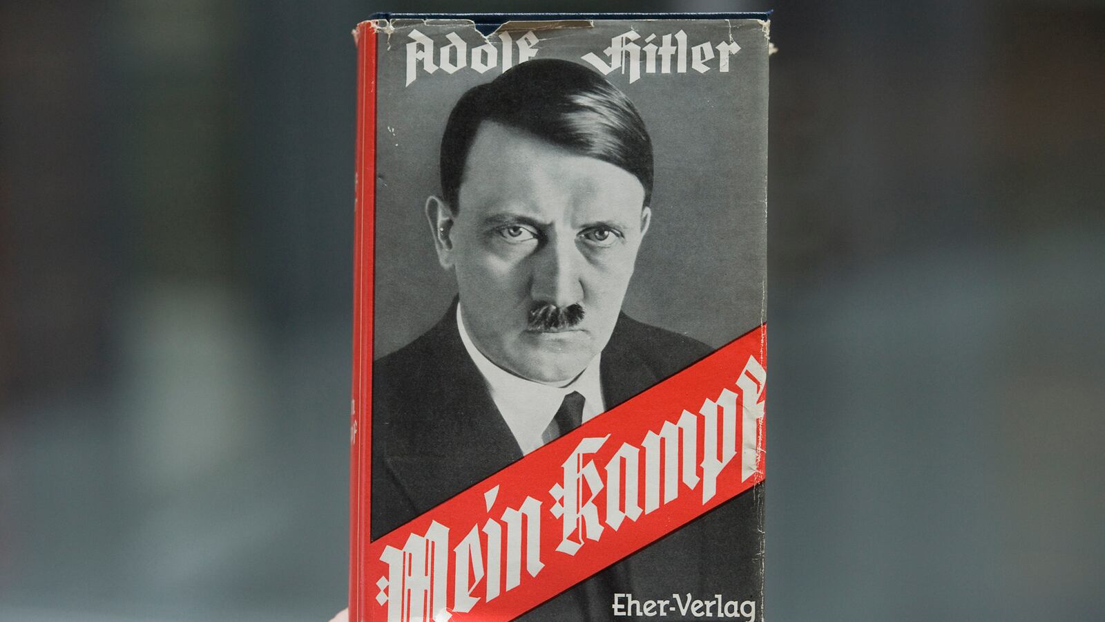 cheats/2012/04/27/mein-kampf-returning-to-bookshelves/mein-kampf-bavaria-cheat_apa1we