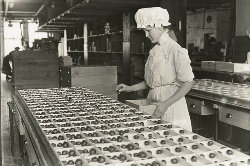 galleries/2016/01/09/these-iconic-new-york-city-photos-are-now-all-yours/160108-nypl-candy1_mi5ll1