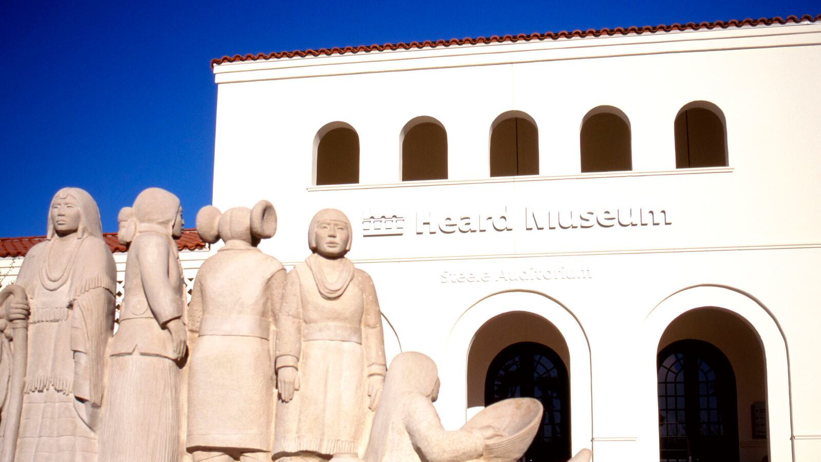 articles/2014/07/10/explore-phoenix-s-vibrant-native-american-history/140708-starbucks-phoenix-heard-museum-tease_d7qdre