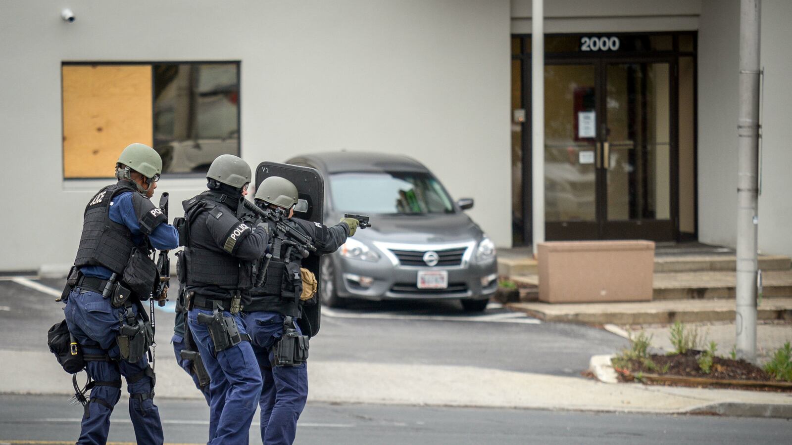 cheats/2016/04/29/man-in-panda-suit-shot-after-bomb-threat/160429-man-panda-costume-shot-baltimore-police-cheat_bj058g