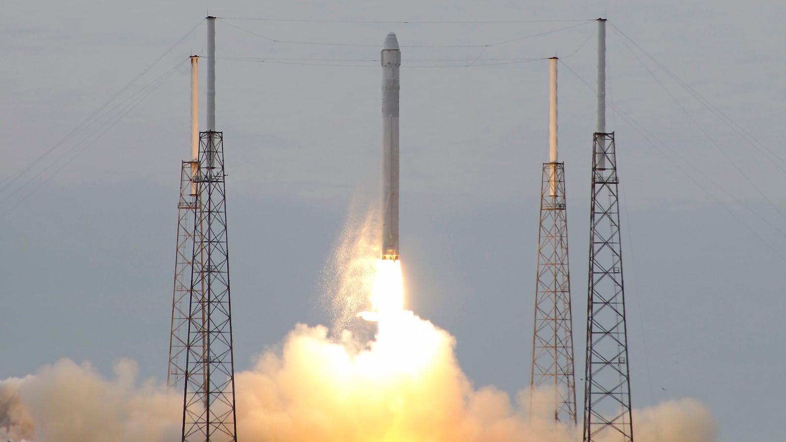 cheats/2013/03/03/spacex-capsule-arrives-at-space-station/130303-spacx-capsule-cheat_dtbkav