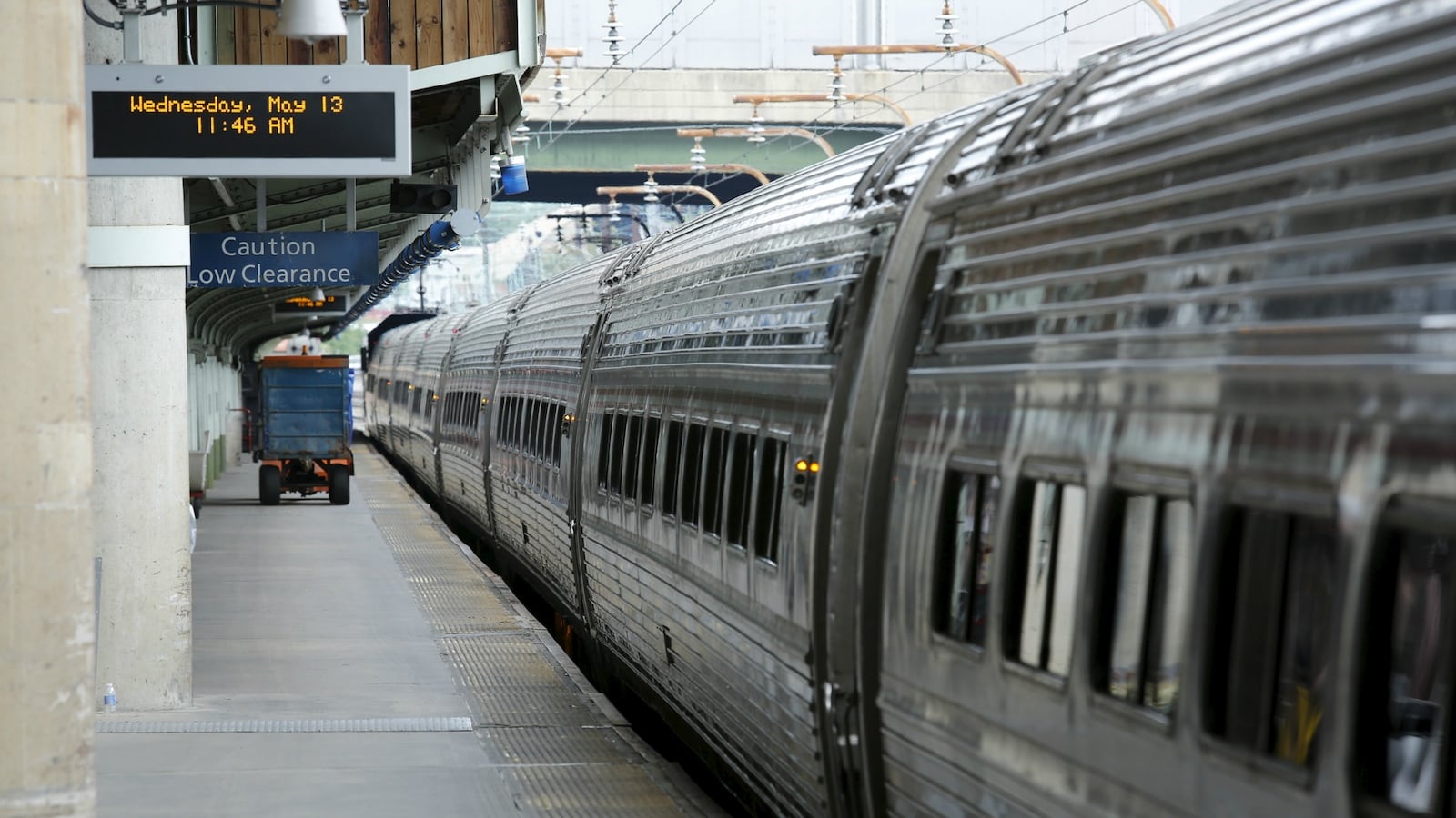 cheats/2015/06/05/amtrak-train-collides-with-truck/150605-amtrak-cheat_ri0wab