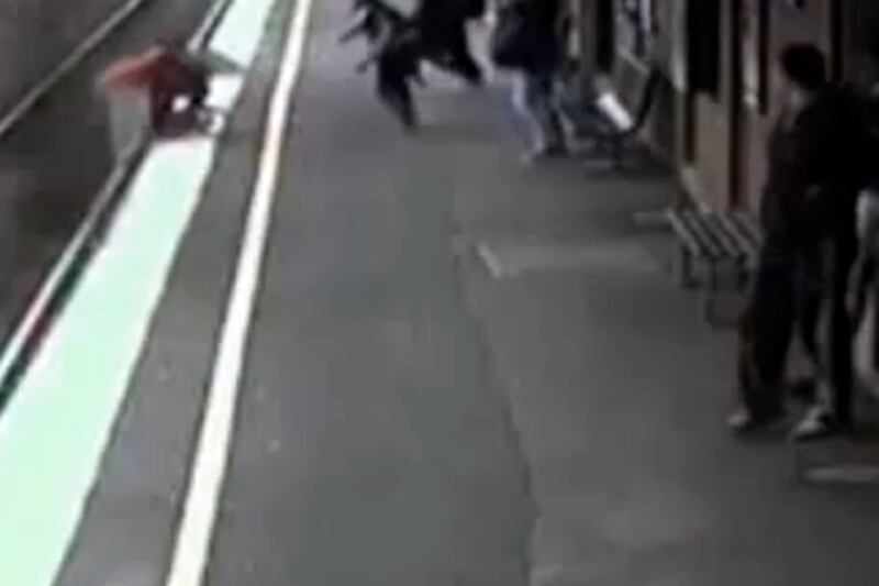 galleries/2012/04/13/baby-in-the-morgue-luz-milagros-and-more-miracle-babie-photos/miracle-babies-austrailia-train_r7vwk7