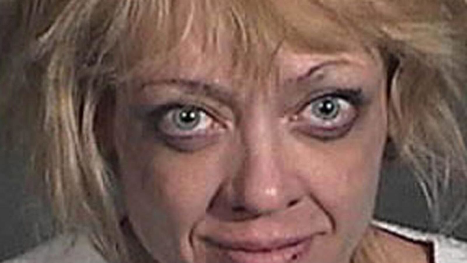 cheats/2012/11/28/70s-show-star-arrested-for-assault/lisa-robin-kelly-arrested-cheat_o1dsx6