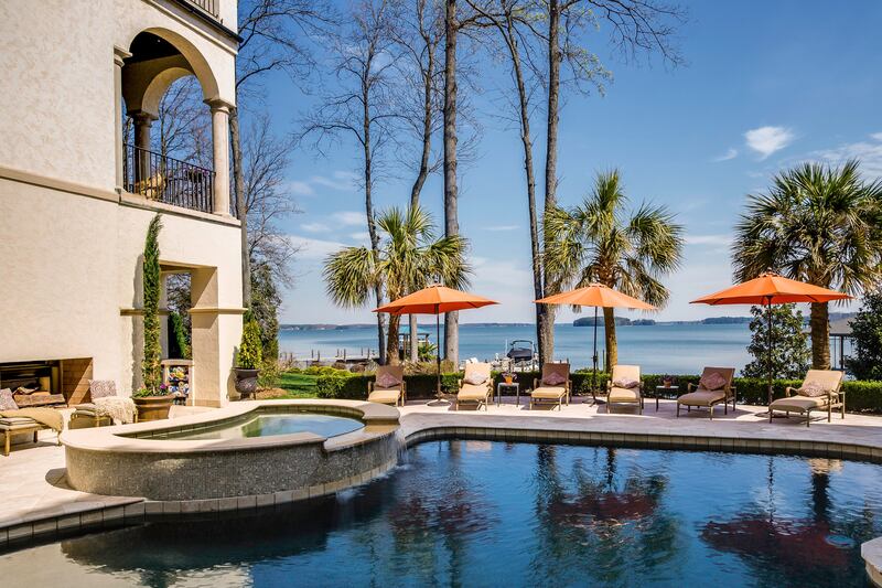 galleries/2014/12/13/omg-i-want-this-house-cornelius-north-carolina-photos/141211-omg-nc-8_zhcrmp