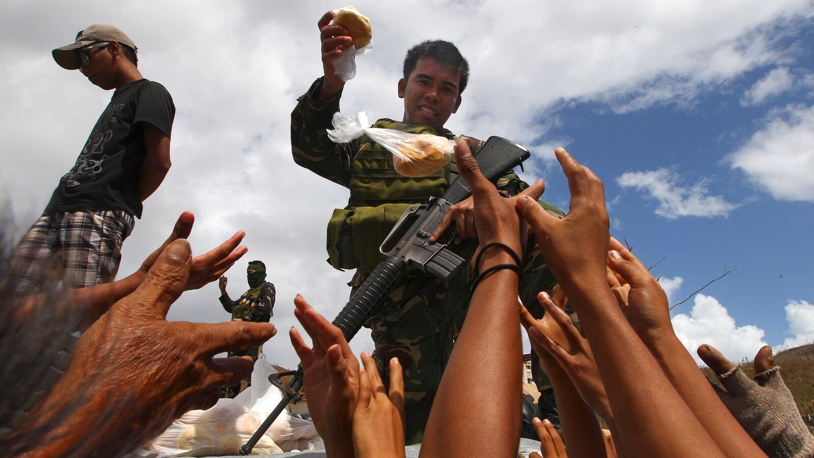 cheats/2013/11/14/china-barely-helping-philippines/131114-philippines-aid-cheat_konh4d