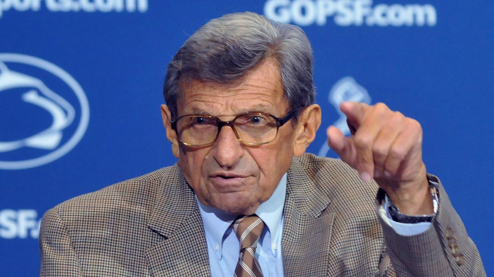 articles/2011/09/07/joe-paterno-must-retire-as-penn-state-s-football-coach/joe-paterno-bissinger_zkpeok