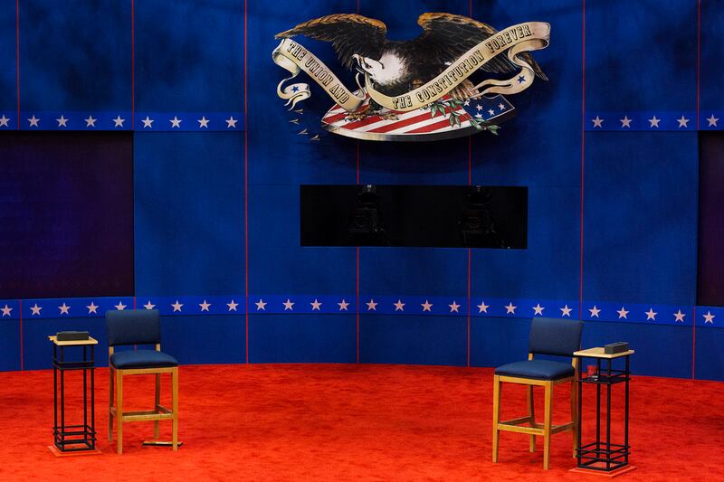 articles/2012/10/16/brett-o-donnell-what-to-watch-for-in-the-town-hall-debate/odonnell-townhall-tightrope-tease-embed_ssqzgx