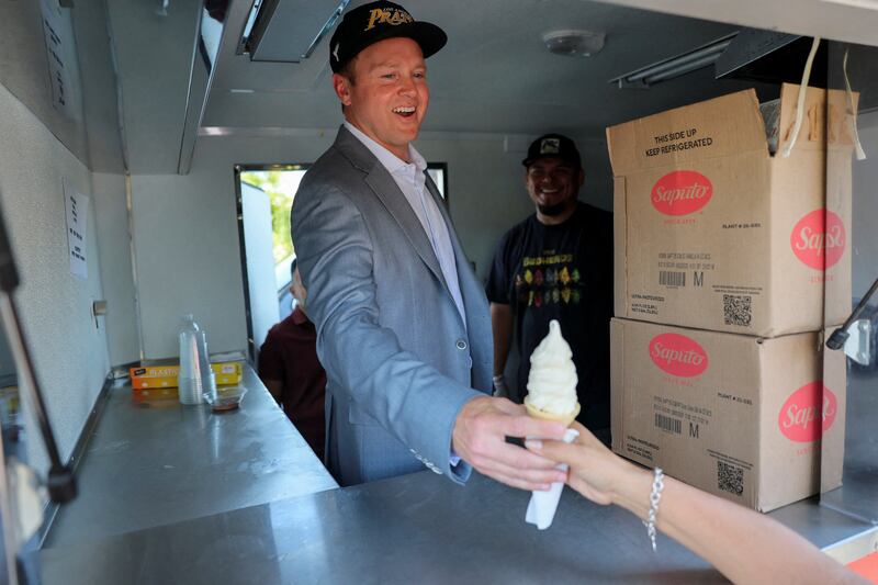 Reality TV personality Spencer Pratt serves a supporter a soft serve ice cream during a community event as he campaigns for mayor of Los Angeles before the upcoming primary election in Los Angeles, California, U.S., May 31, 2026.