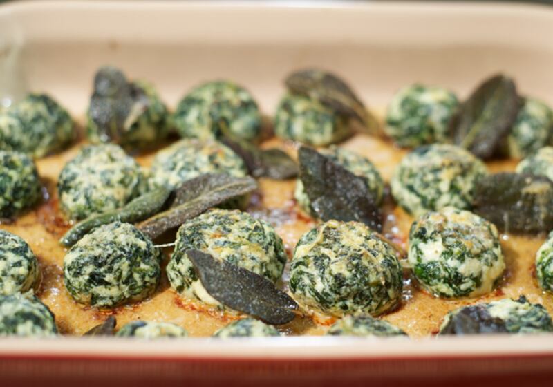 galleries/2011/04/05/extra-virgin-starring-debi-mazar-and-gabrielle-corcos/extra-virgin_ty2xdt