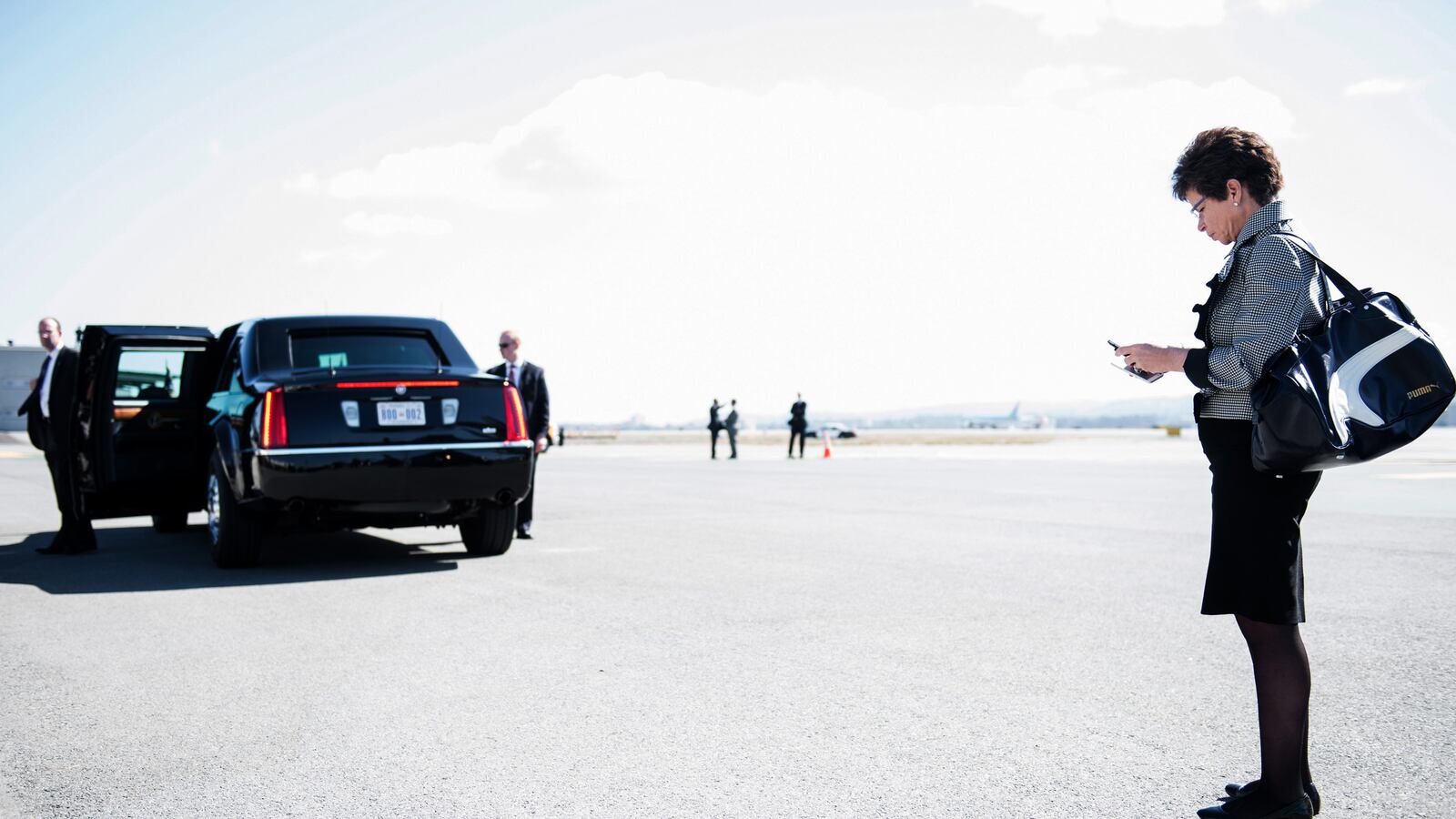 articles/2013/01/23/obama-adviser-valerie-jarrett-defends-the-inner-circle-s-diversity/130123-obama-women-cottle-tease_qkezm1