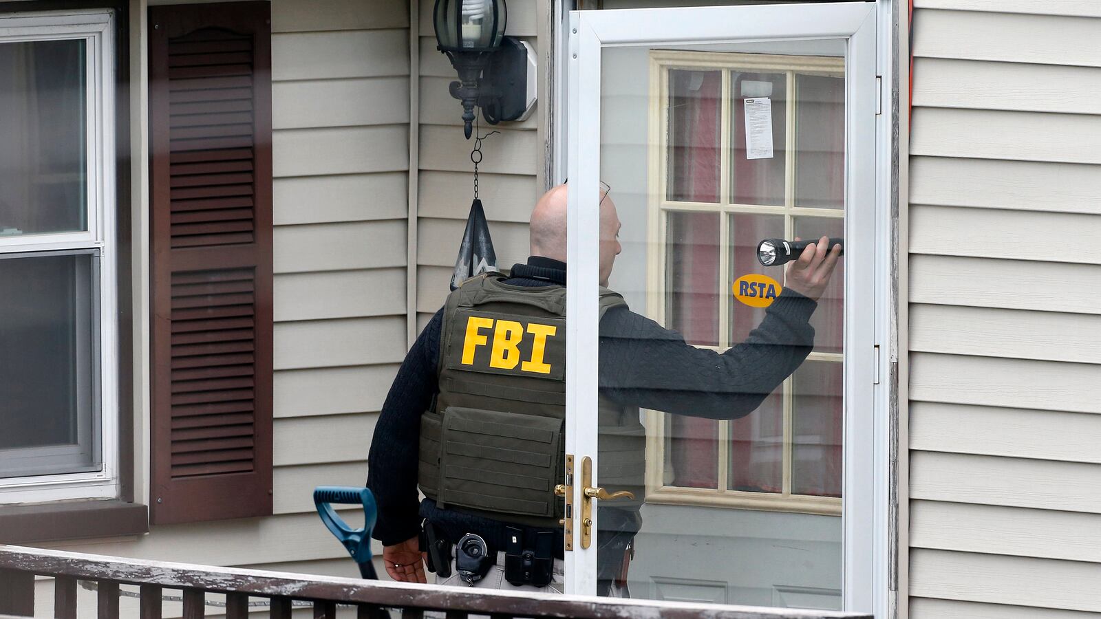 articles/2013/04/24/why-didn-t-the-fbi-recognize-tamerlan-tsarnaev-after-2011-interview/130423-daly-boston-tease_cfht0u