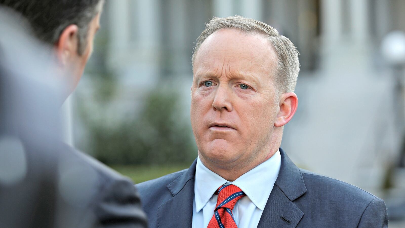 cheats/2017/04/12/spicer-i-ve-let-the-president-down/170412-spicer-apology-cheat_ffknpy