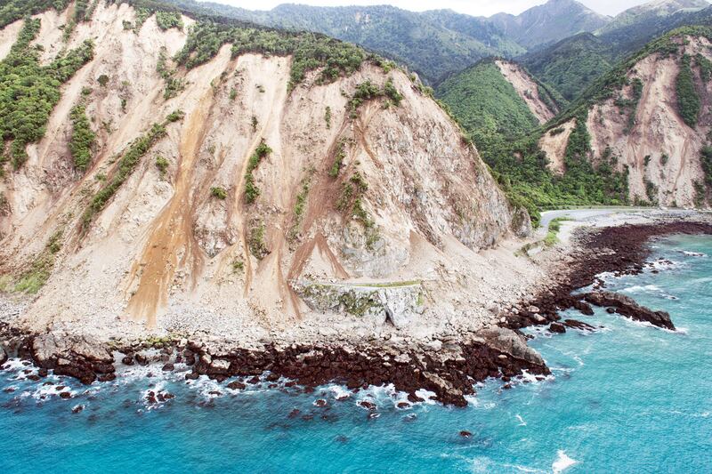 galleries/2016/11/14/2016-new-zealand-earthquake/161114-New-Zealand-Earthquake-GAL-01_lge42y