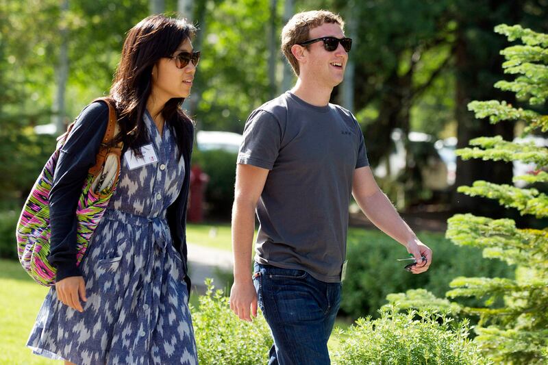 galleries/2010/01/05/secret-celebrity-weddings/mark-zuckerberg-secret-celebrity-weddings_xidqp0