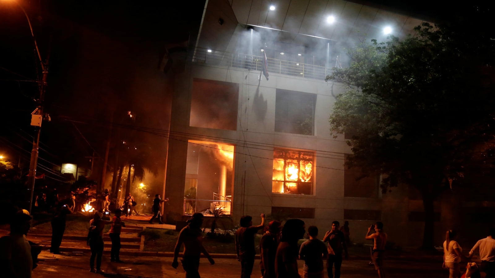 cheats/2017/04/01/protests-erupt-in-paraguay/170401-paraguay-constitution-protests-cheat_f52wnw